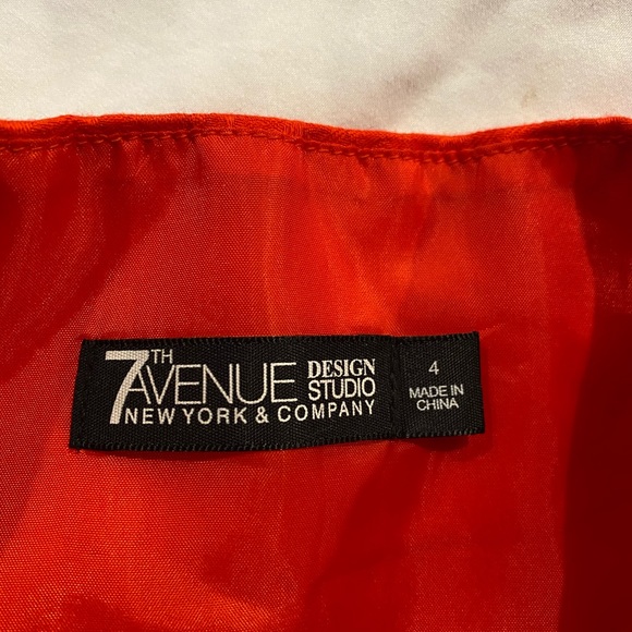 Red halter vest - Picture 4 of 4